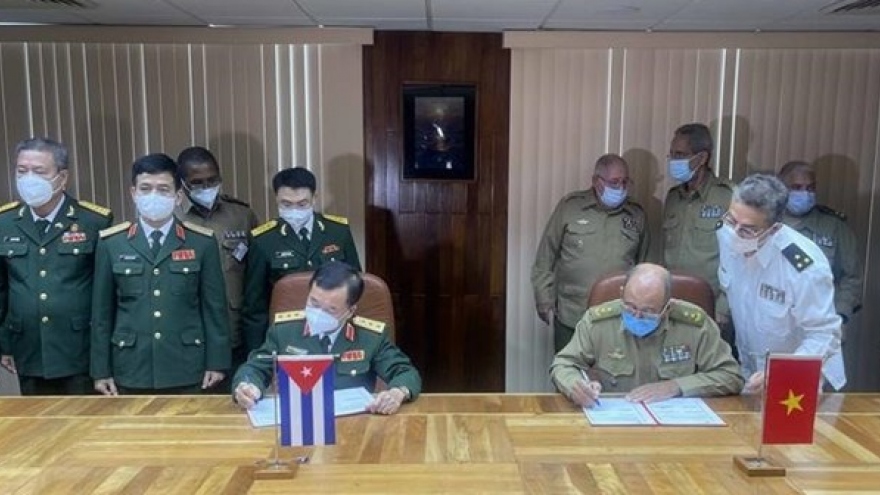 Vietnam, Cuba’s defence leaders hold talks